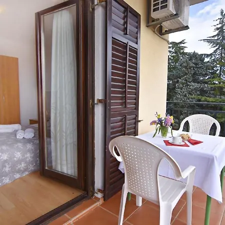 Fuer Paare Mit Gemeinschaftspool In Valica Apartment *
