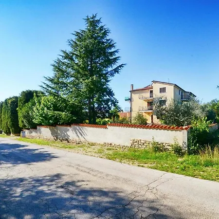 Apartment Fuer Paare Mit Gemeinschaftspool In Valica