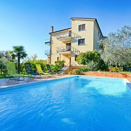 Appartement Fuer Paare Mit Gemeinschaftspool In Valica *